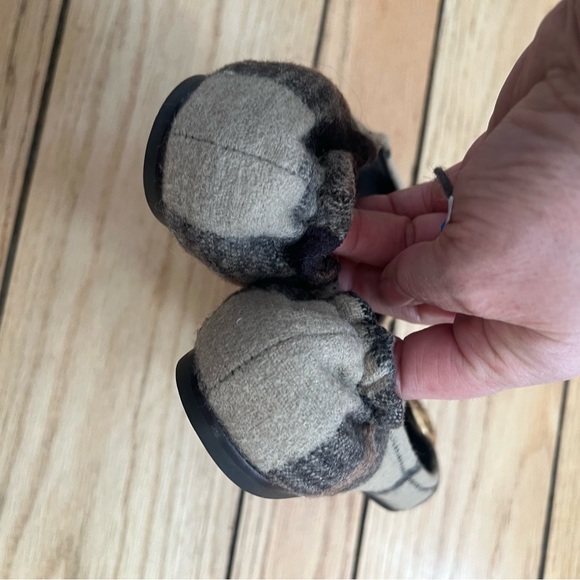 Tory Burch Women's Plaid Flats with Gold Logo shoes - Picture 13 of 13